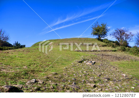 邪馬台國時代的寶金山古墳（奈良縣櫻井市） 121280787