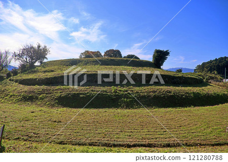 邪馬台國時代的寶金山古墳（奈良縣櫻井市） 121280788