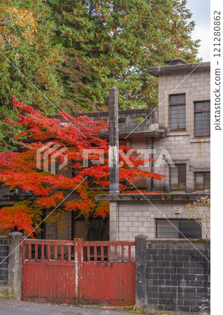 矗立在山科運河沿岸的現代主義建築栗原住宅（舊鶴卷鶴市住宅） 121280862