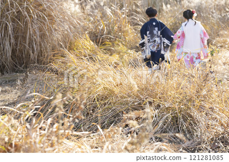 Children wearing kimono Children wearing kimono 121281085