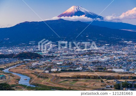 [Eastern Shizuoka Prefecture] Night view of Mishima and Mt. Fuji from the mountains of Izu 121281663
