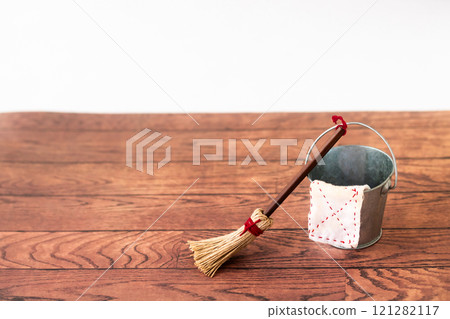 Miniature cleaning tools 121282117