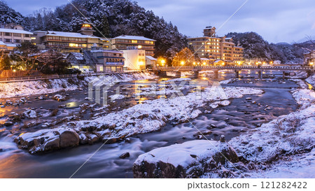 Misasa hot spring snow scene Misasa hot spring snow scene 121282422