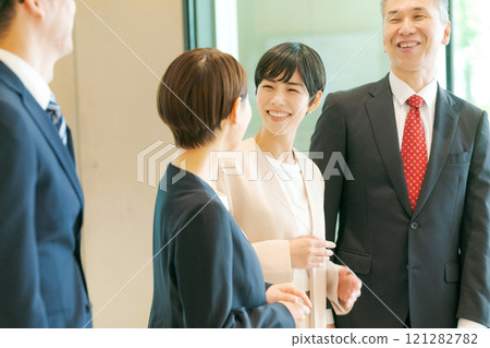 Business person chatting in the office 121282782