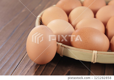 Fresh eggs 121282858