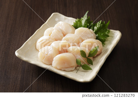 Scallop sashimi from Okhotsk, Hokkaido 121283270
