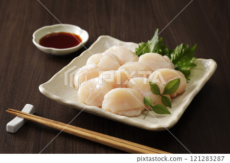 Scallop sashimi from Okhotsk, Hokkaido 121283287