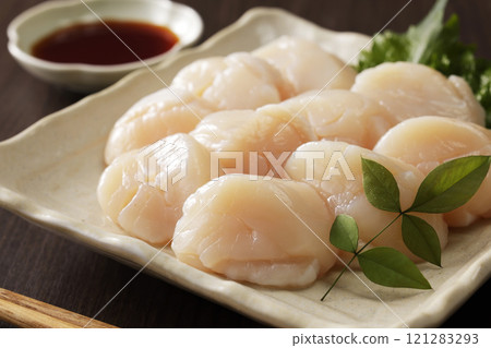 Scallop sashimi from Okhotsk, Hokkaido 121283293