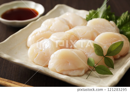 Scallop sashimi from Okhotsk, Hokkaido 121283295