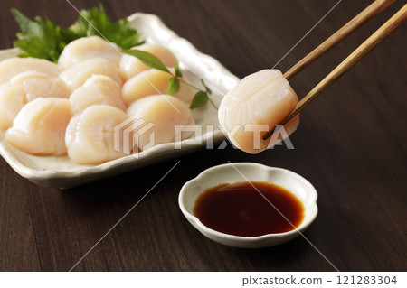 Scallop sashimi from Okhotsk, Hokkaido Scallop sashimi from Okhotsk, Hokkaido 121283304