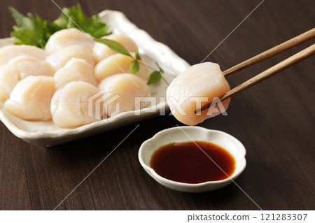 Scallop sashimi from Okhotsk, Hokkaido Scallop sashimi from Okhotsk, Hokkaido 121283307