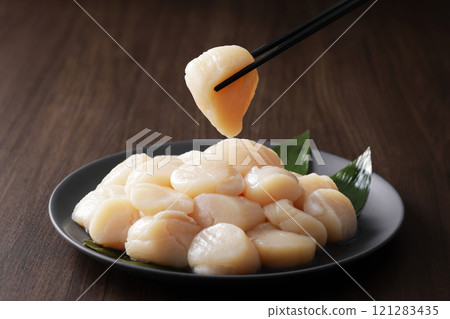 Scallops from Okhotsk, Hokkaido 121283435
