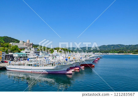 Spring in Kesennuma: Boats and the Sea Spring in Kesennuma: Boats and the Sea 121283567