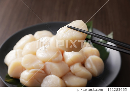 Hokkaido scallops on a plate 121283665