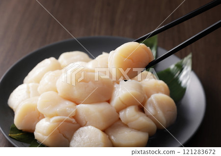 Hokkaido scallops on a plate 121283672