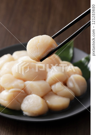 Hokkaido scallops on a plate Hokkaido scallops on a plate 121283680