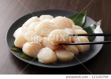 Hokkaido scallops on a plate Hokkaido scallops on a plate 121283700