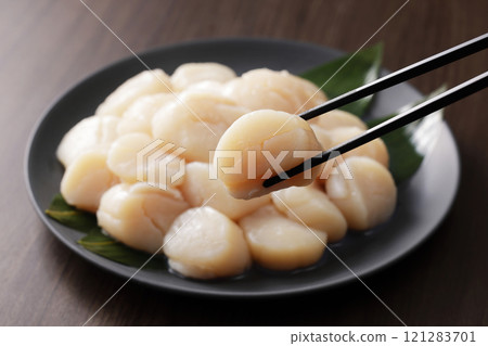 Hokkaido scallops on a plate Hokkaido scallops on a plate 121283701