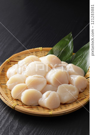 Hokkaido scallops piled high in a colander 121283881