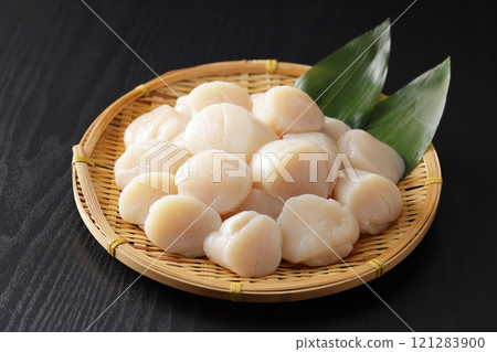 北海道扇貝堆放在濾鍋中 121283900