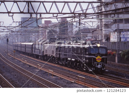 A special train hauled by EF58 runs on the Tohoku Main Line A special train hauled by EF58 runs on the Tohoku Main Line 121284123
