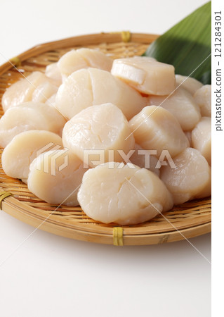 scallop, sashimi, Adductor Muscle 121284301
