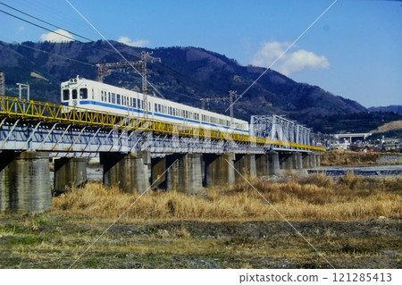 Odakyu 2400 type HE car 2556~, Express bound for Hakone Yumoto, Shin Matsuda - Kayama, January 2, 1982 121285413