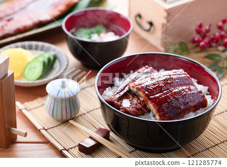 Unagi-don Unaju Eating eel over rice on the midsummer day of the ox (with soup and pickles) An eel dish full of stamina 121285774