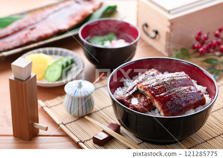 Unagi-don Unaju Eating eel over rice on the midsummer day of the ox (with soup and pickles) An eel dish full of stamina 121285775