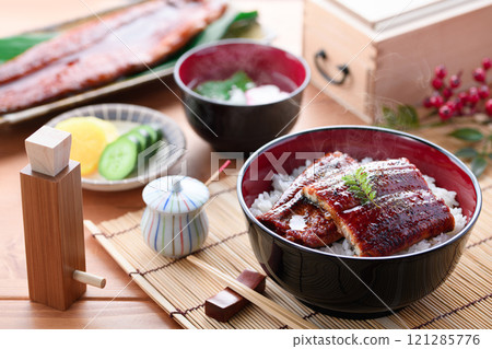Unagi-don Unaju Eating eel over rice on the midsummer day of the ox (with soup and pickles) An eel dish full of stamina 121285776