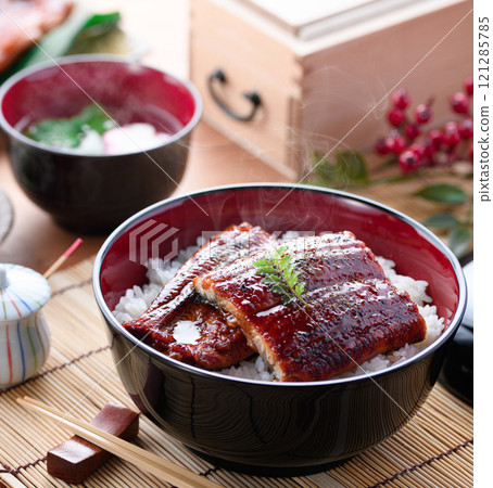 鰻魚丼 鰻魚飯 仲夏牛日吃鰻魚飯（附湯和泡菜） 充滿活力的鰻魚料理 121285785