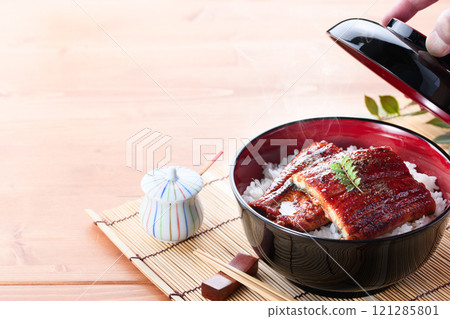 鰻魚丼 鰻魚飯 仲夏牛日吃鰻魚飯（附湯和泡菜） 充滿活力的鰻魚料理 121285801