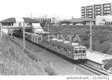 Denentoshi Line, Tsukimino terminal, 8 cars of 8500 series 8604~, May 1, 1982 Denentoshi Line, Tsukimino terminal, 8 cars of 8500 series 8604~, May 1, 1982 121287012