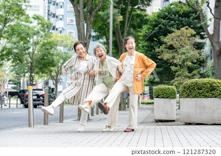 高級女性，友善，微笑 121287320