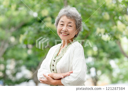 高級女性肖像 121287384