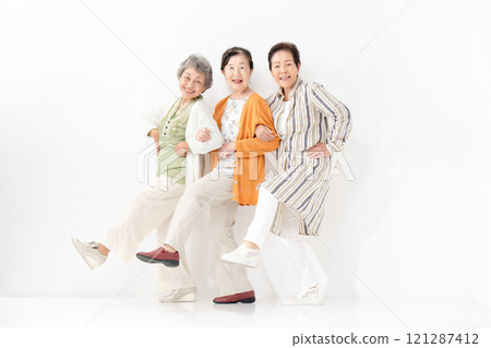 高級女人，好朋友，微笑，全身 121287412