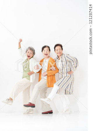 高級女人，好朋友，微笑，全身 121287414