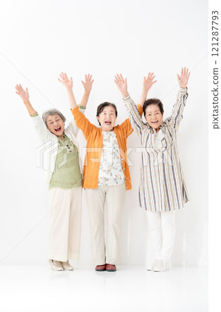 Senior women, friends, smiling, whole body Senior women, friends, smiling, whole body 121287793