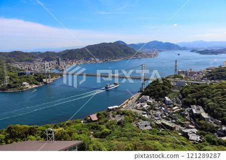 從下關市的熱門旅遊景點日之山公園眺望關門海峽 121289287