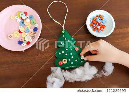 DIY Felt Christmas Tree Craft Workshop for Kids Fun Handmade Holiday Decorations DIY Felt Christmas Tree Craft Workshop for Kids Fun Handmade Holiday Decorations 121289695