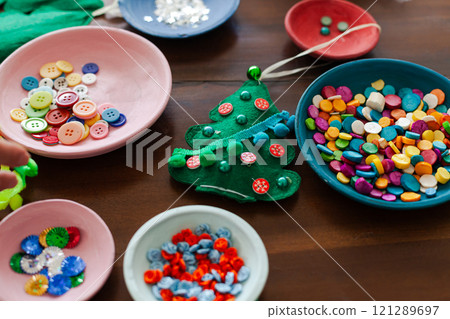 DIY Felt Christmas Tree Craft Workshop for Kids Fun Handmade Holiday Decorations DIY Felt Christmas Tree Craft Workshop for Kids Fun Handmade Holiday Decorations 121289697