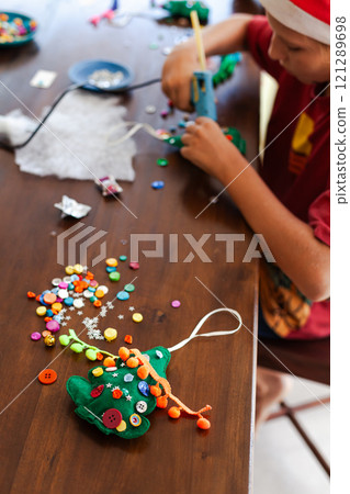 DIY Felt Christmas Tree Craft Workshop for Kids Fun Handmade Holiday Decorations DIY Felt Christmas Tree Craft Workshop for Kids Fun Handmade Holiday Decorations 121289698