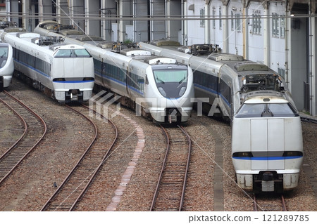 網幹綜合車輛庫宮原分店停放車輛:特快雷鳥683係等(2024年5月) 網幹綜合車輛庫宮原分店停放車輛:特快雷鳥683係等(2024年5月) 121289785