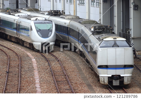 網幹綜合車輛庫宮原分店停放車輛：特快雷鳥683係等（2024年5月） 121289786