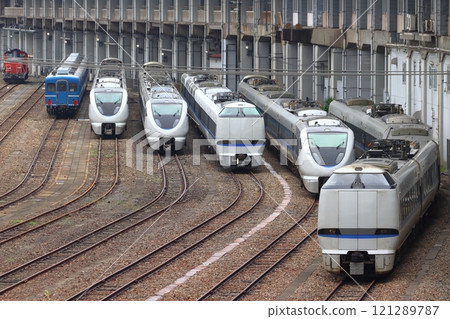 Vehicles stored at the Aboshi General Rolling Stock Depot Miyahara Branch: 683 series electric trains for the Thunderbird Express, etc. (May 2024) 121289787