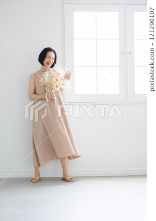 Beauty image of women in their 50s Beauty image of women in their 50s 121290107