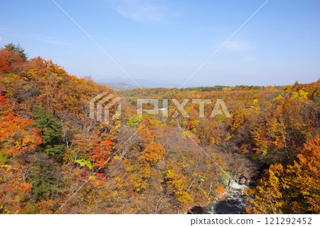 Autumn leaves seen from Mori-Ohashi Bridge, Hachimantai City, Iwate Prefecture Autumn leaves seen from Mori-Ohashi Bridge, Hachimantai City, Iwate Prefecture 121292452