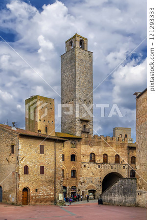 Tower and gate in San Gimignano, Italy Tower and gate in San Gimignano, Italy 121293333