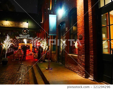 A photo that looks like a movie set from overseas (winter) 121294296