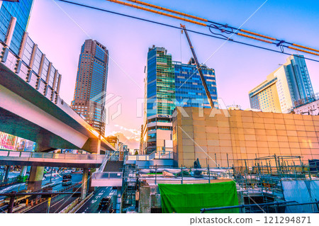 日本東京街景12月/再見澀谷站西口...從後面看...走向新紀元... = 7 天 日本東京街景12月/再見澀谷站西口...從後面看...走向新紀元... = 7 天 121294871